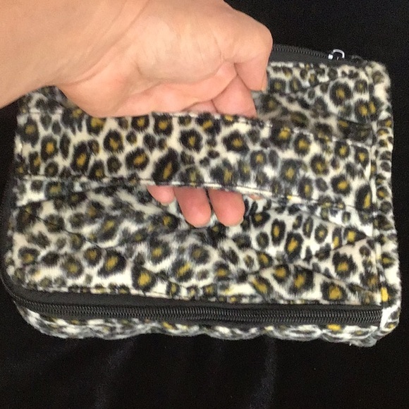 ESSENTIAL OIL TRAVEL CASE/HOLDER LEOPARD PRINT - Picture 6 of 7